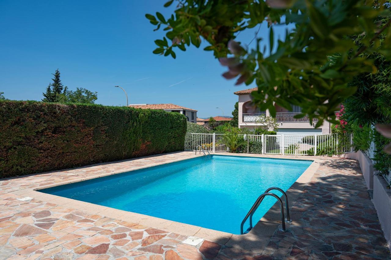 Beau studio rénové dans résidence avec piscine Saint-Tropez Extérieur photo